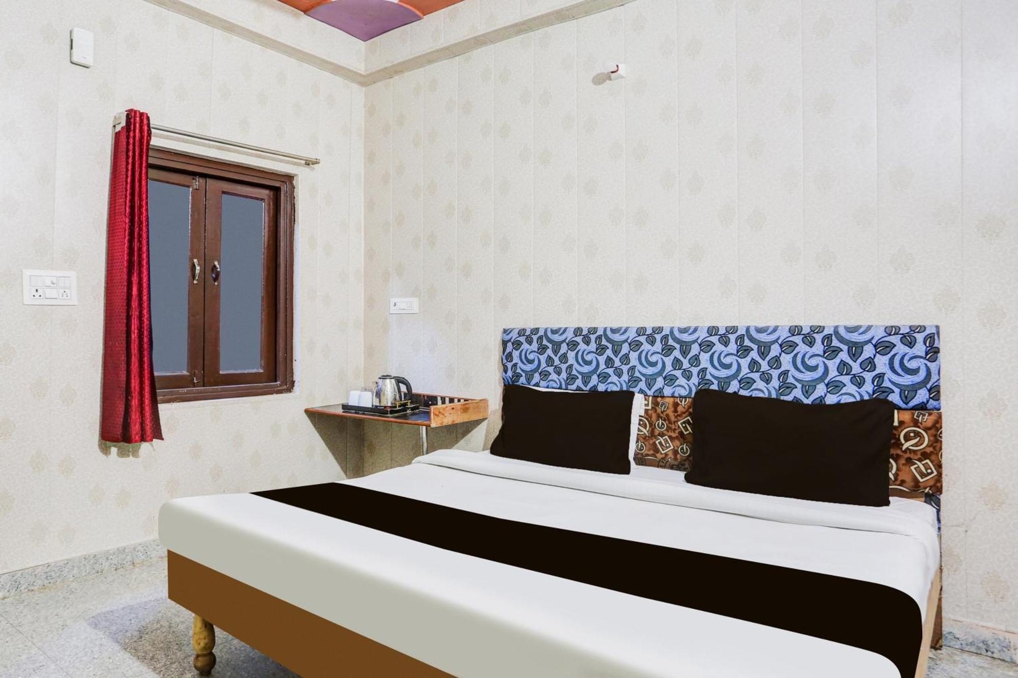 Hotel O Chahtikara Chowk Vrindavan Formerly Laddu Gopal Jait