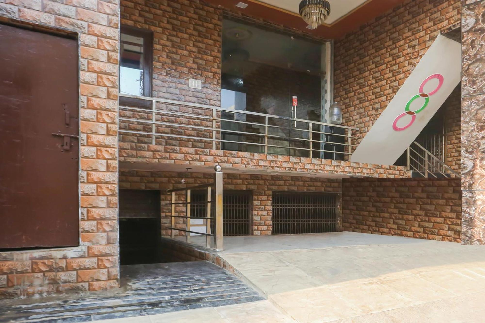 Hotel O Chahtikara Chowk Vrindavan Formerly Laddu Gopal Jait