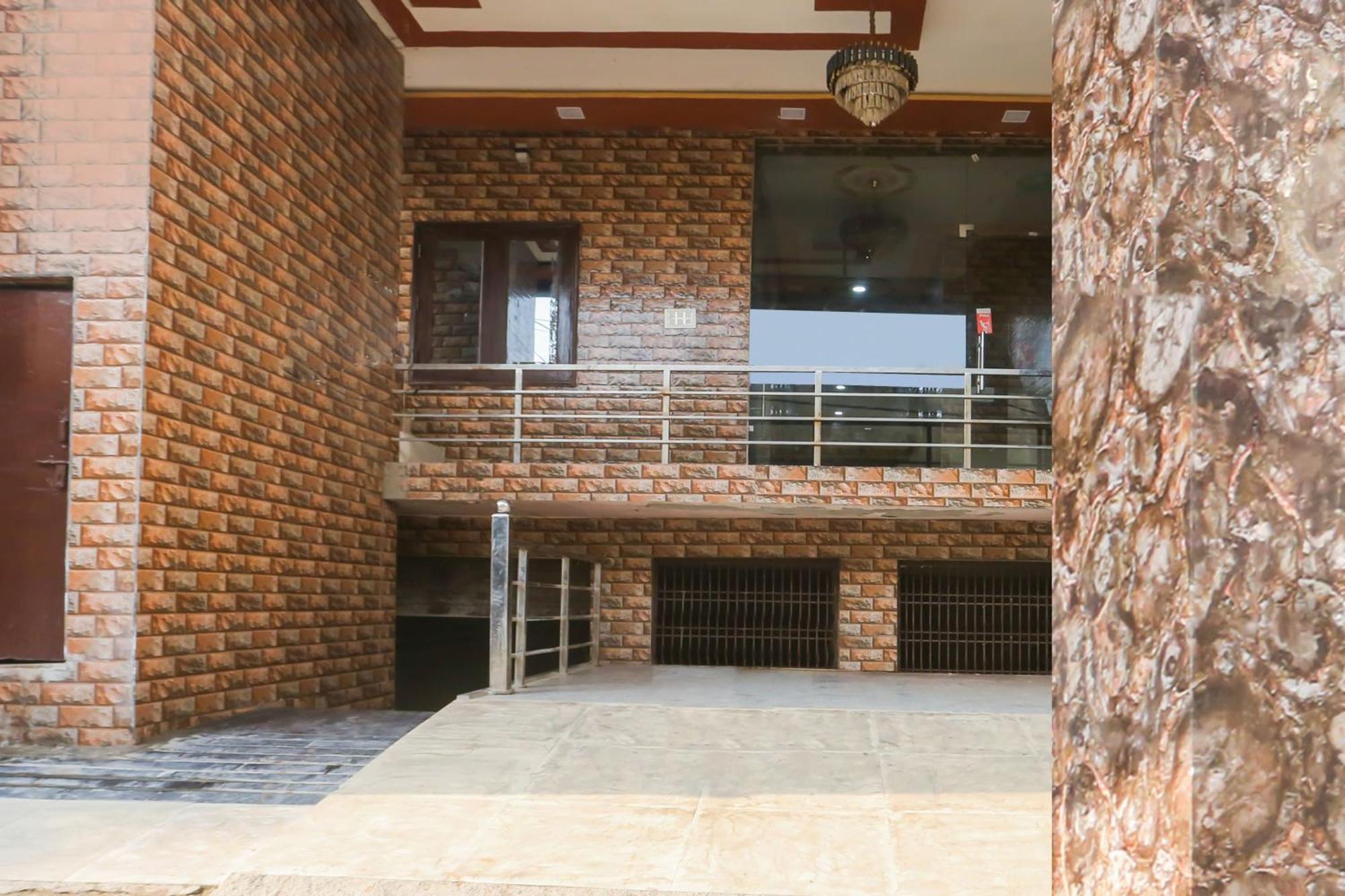 O Chahtikara Chowk Vrindavan Formerly Laddu Gopal Hotel 3*