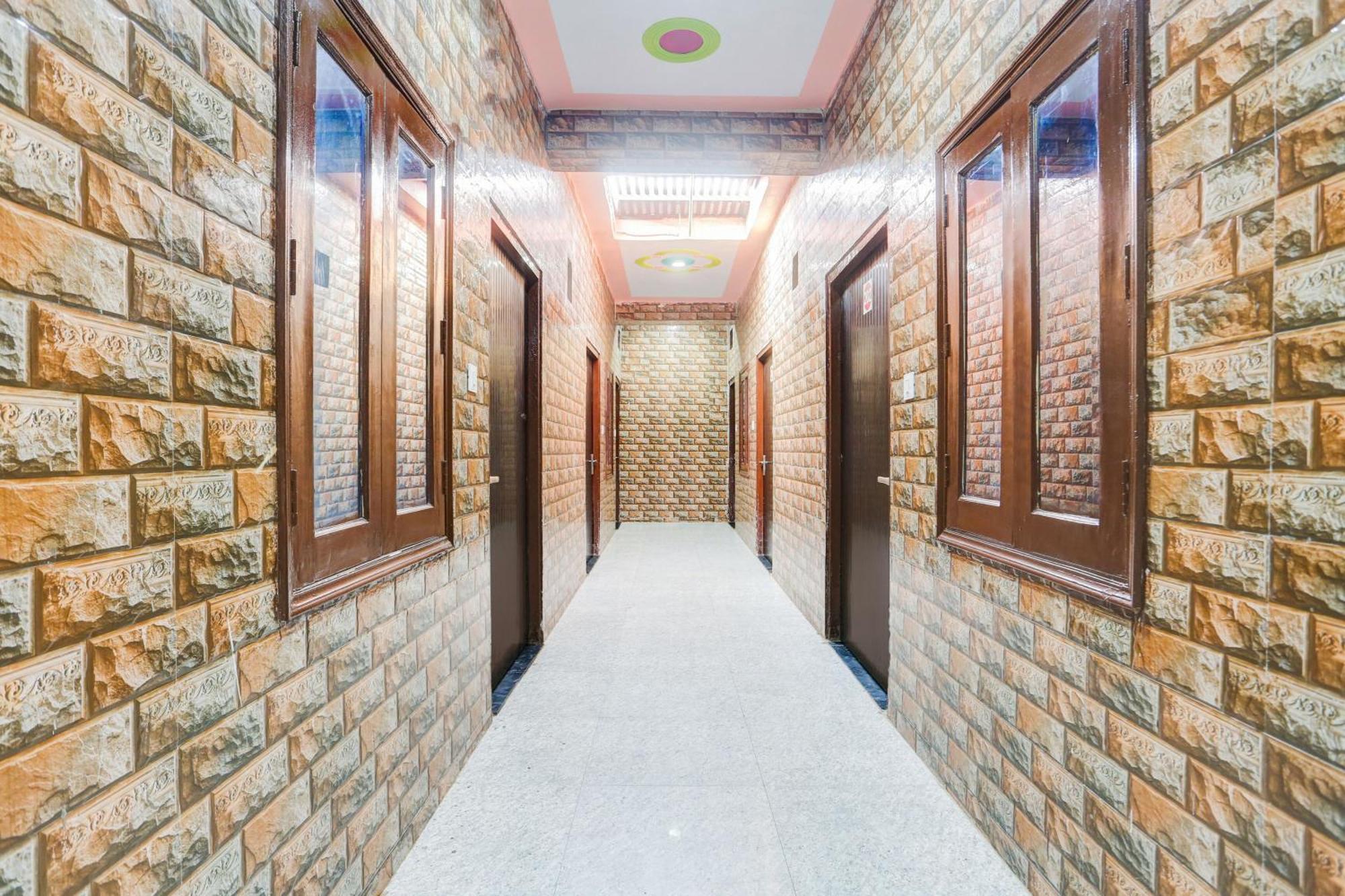 O Chahtikara Chowk Vrindavan Formerly Laddu Gopal