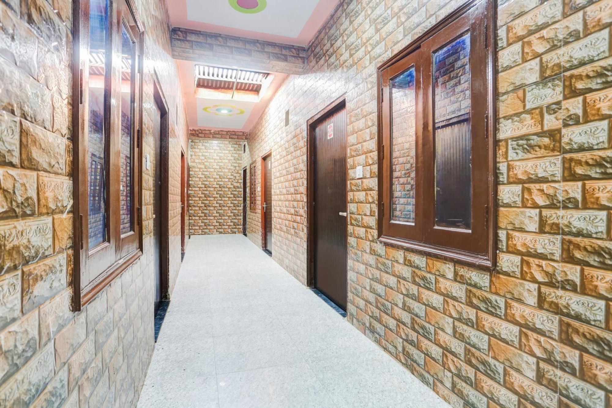 Hotel O Chahtikara Chowk Vrindavan Formerly Laddu Gopal 3*