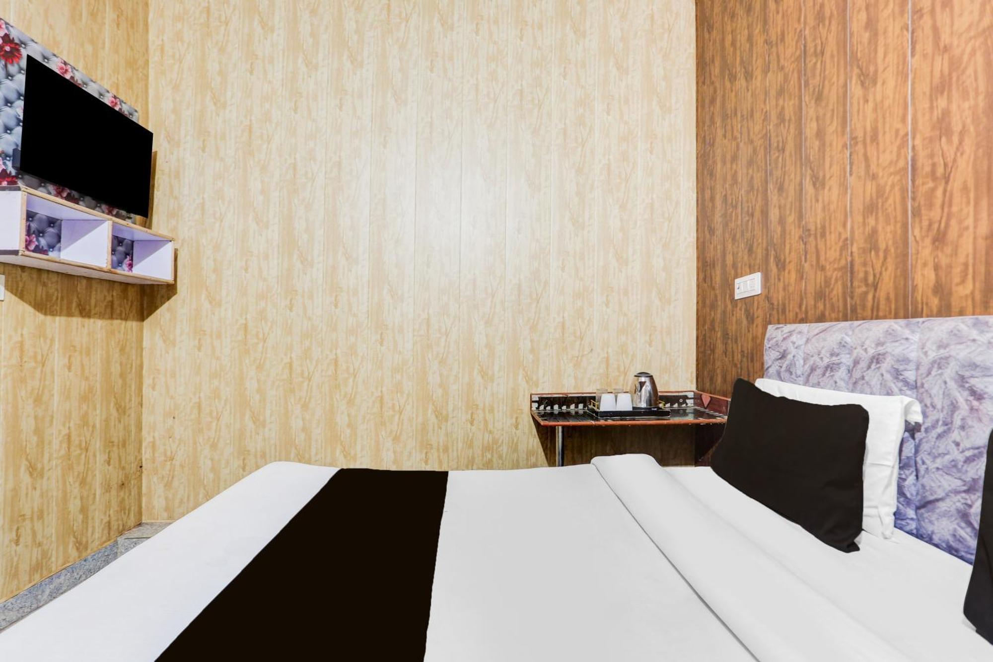 O Chahtikara Chowk Vrindavan Formerly Laddu Gopal Hotel 3*