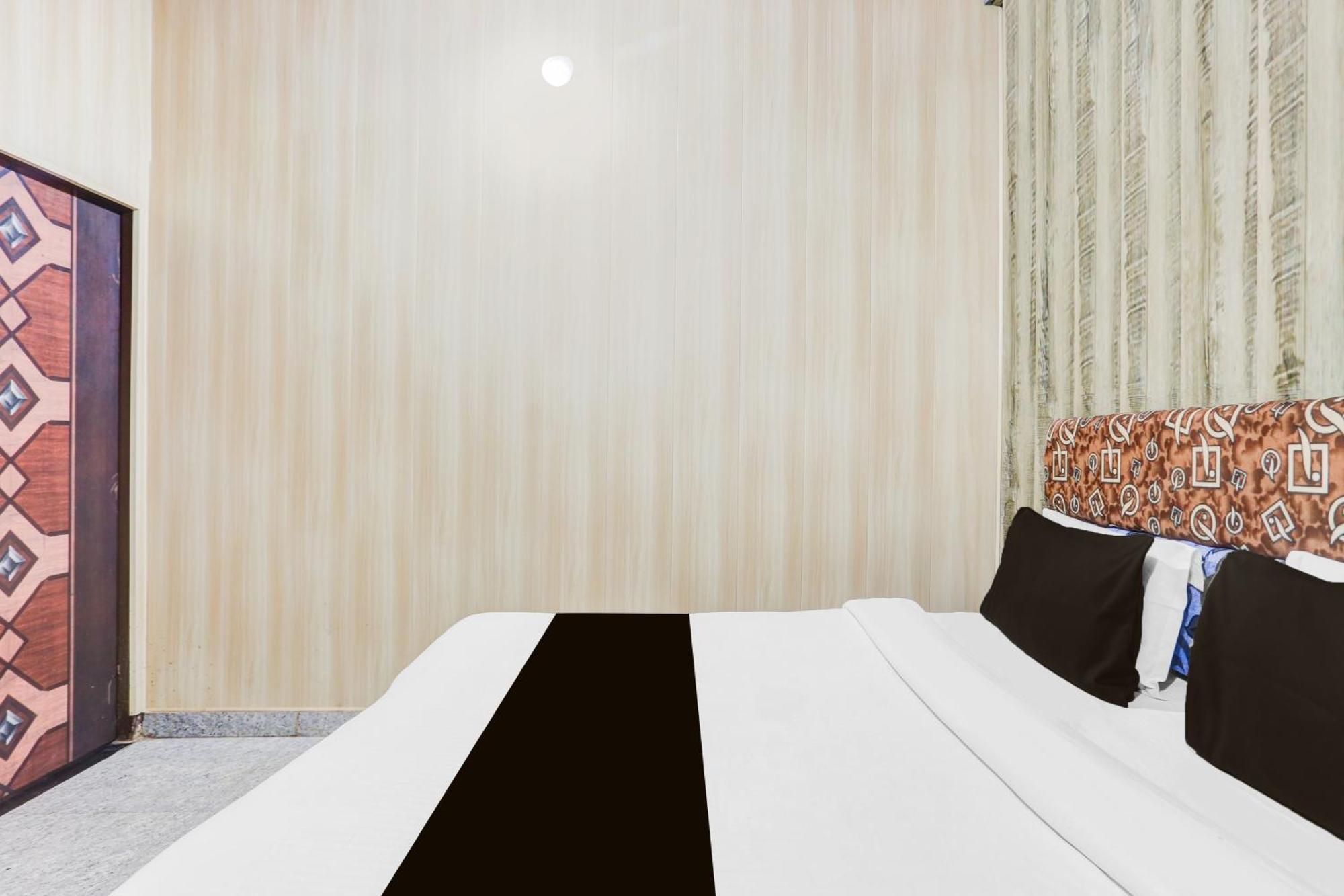 Hotel O Chahtikara Chowk Vrindavan Formerly Laddu Gopal 3*