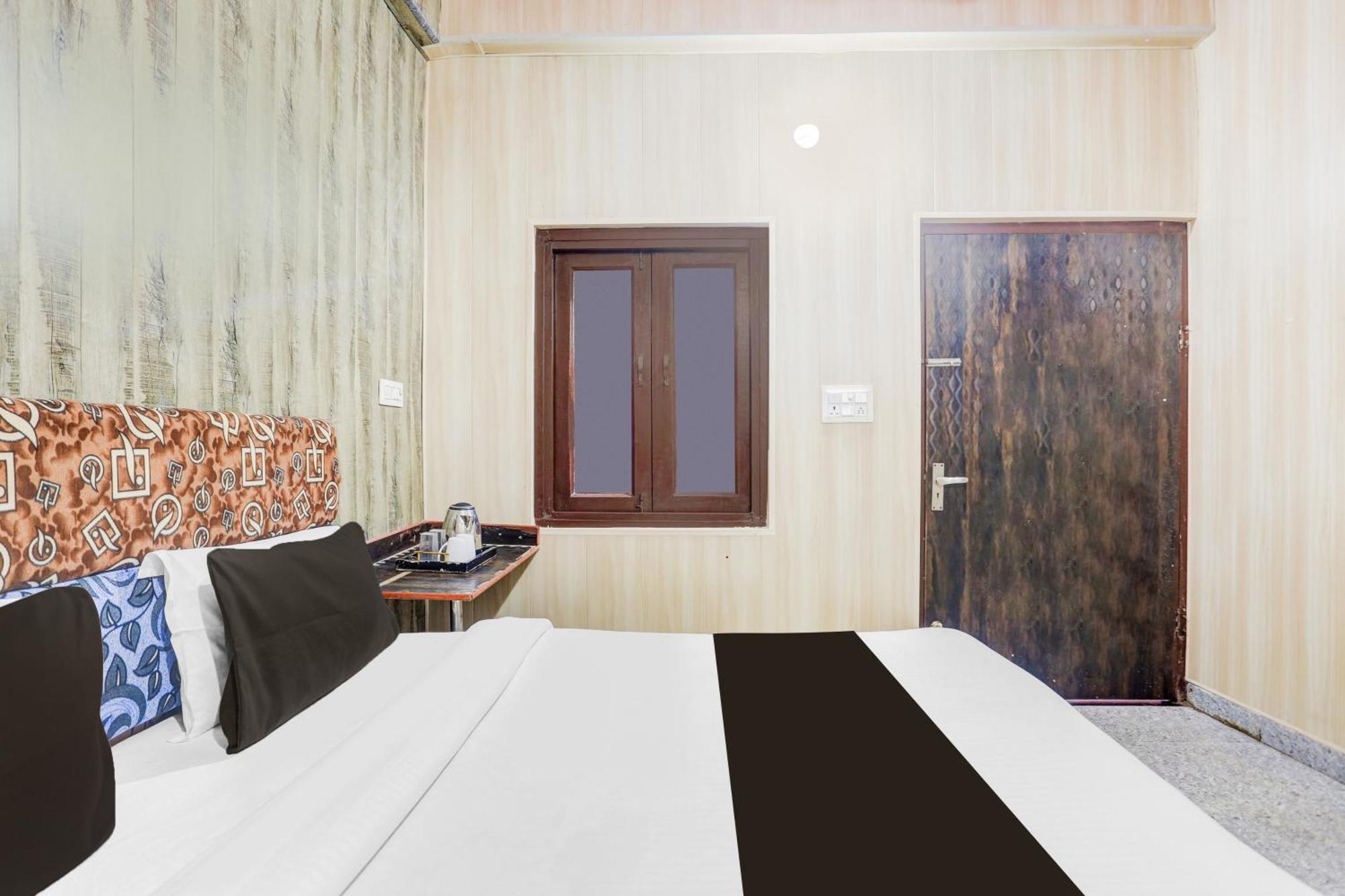 Hotel O Chahtikara Chowk Vrindavan Formerly Laddu Gopal Jait